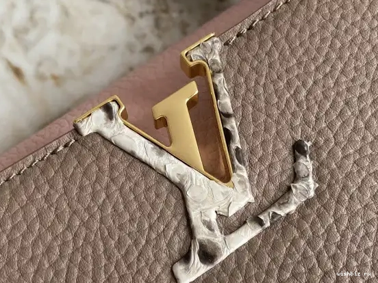 WIS VUITTON LOUIS CAPUCINES BB 0530